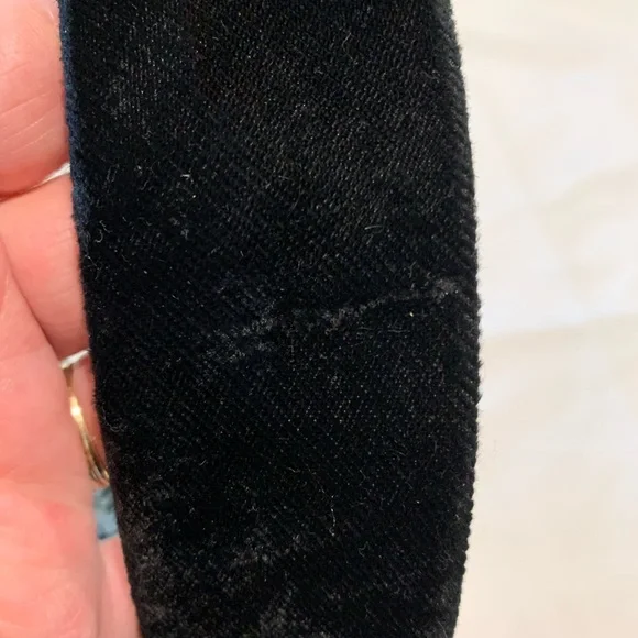 Vintage women’s black velvet headband with mesh veil - Picture 6 of 6